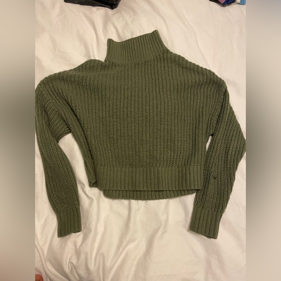 Sage green cropped knit turtleneck - women’s size medium - Picture 1 of 1